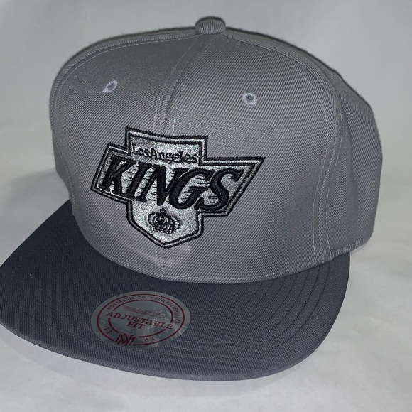 Mitchell & Ness Other - LA Kings Mitchell & ness snap back hat